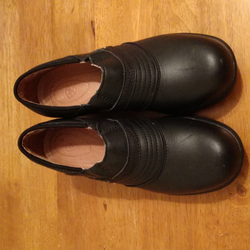 Ariat slip resistant clogs